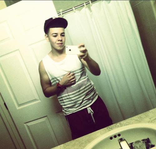 WellDoneIsaiah_'s profile picture. sup