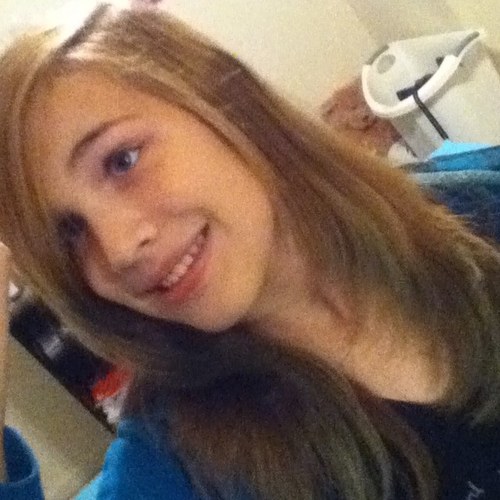 I go to E. Russell Hicks Middle. I play soccer. My bestt friend is @OEndOrOnEndd .. #Directioner #TeamSinglee