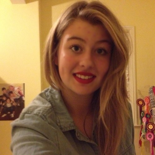 If you follow me ill follow back :) 
Directioner - i love niall horan and nandos ;)