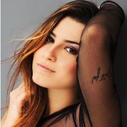 o teu sorriso me faz sorrir, eu vou de marte até a lua, se sabe já to na tua, e não cabe tanta saudade, essa é verdade nua e crua @alexiapires (Oficializado)