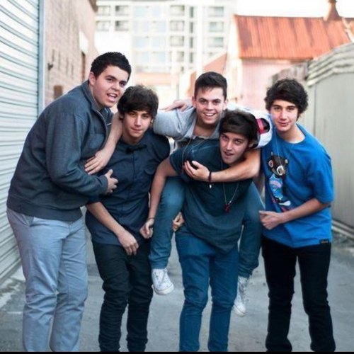 I ADORE THE JANOSKIANS!! Follow me i follow back! (: Beau, Luke, Jai, James, Daniel ( aka Skip) (; #Icanteven ?
