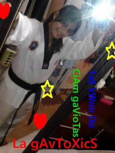loca... xD
sKaters :|)O
estupida..... :P
Sarcastica :D
Guitarrista :*
Metallera!!

xD pero me amooooooooo 3