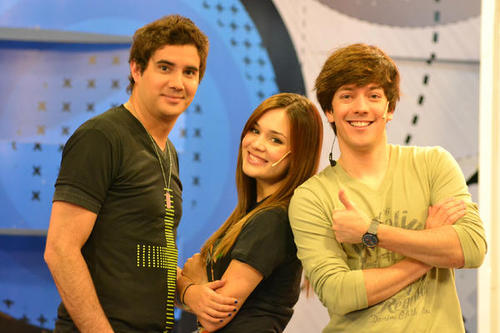 Holis! Ete twitter es para q nunca nos olvidemos del zapping siempre estara en nuestros ♥s y nunca lo olvidaremos ni a los chicos sigannos y te seguimos xfis ♬