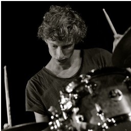 Freelance Drummer | Drumdocent | Niels Nuiver Music |