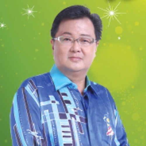 (1)Secretary,Barisan Nasional Bukit Bintang Division (2)Deputy Team Leader, MCA Federal Territories 1 Malaysia Task Force Team (3)Director, TAR College Hostel
