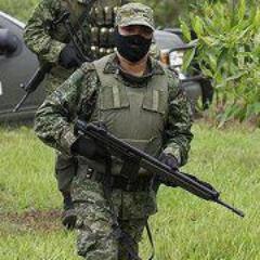 Borracho, parrandero y muy querendon.... Siempre firmes de percha, echándole fibra. Sigueme y te sigo.
