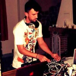 LongSimetrica's profile picture. DJ at Simetrica Colectivo #deep #house #tech #nudisco
https://t.co/HbkN0WXA   https://t.co/fwbxj5cn