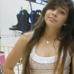 Quer uma garota perfeita (?) Compra uma barbie. 
Meus defeitos me fazem ser única,
 e assim que sempre vou ser...
 Uma Garota com Defeitos ;*