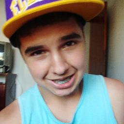 então, desculpa, qual seu nome? que sorriso lindo, me diz ele tem dono? não? então é comigo..