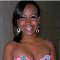 Brilhando em vida, sorrindo à toa,só vibrando amor e paz..