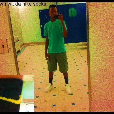 vivironnikerobe's profile picture. 