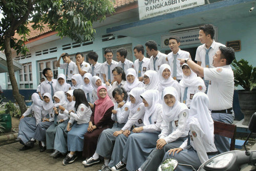 Merupakan kelas IPA unggulan di @smansaRKS 2012/2013.