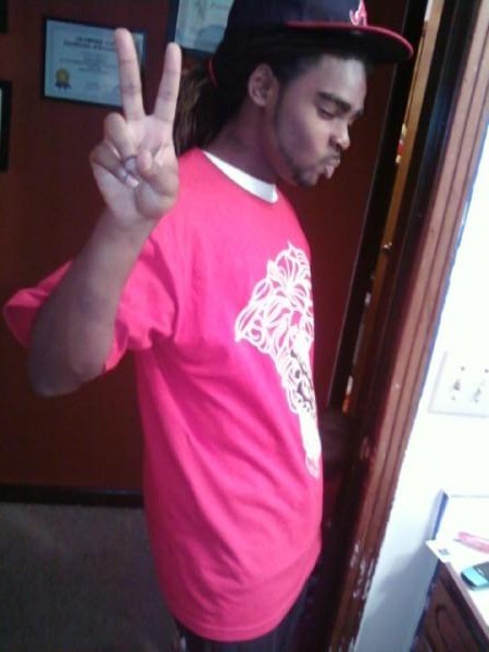 wizzle213's profile picture. I love hand jobs