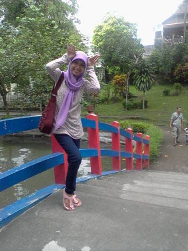 NugraheniPuntas's profile picture. Berusaha memperindah diri dengan kecantikan akhlak agar bisa membuat Bidadari di Surga iri ^_^