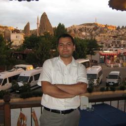 Yüzsüzdür insanoğlu kimse bilmez fendini, 
Kime iyilik ettiysen koru ondan kendini...