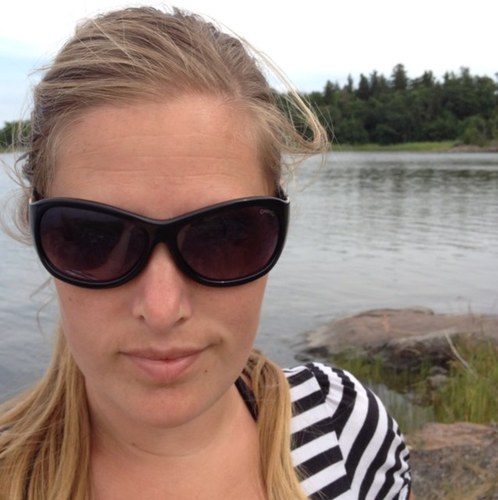 Mamma till 2, sambo, villa. Twittrar privat och jobb. Surfar design och bakning. Gillar fika och sport.