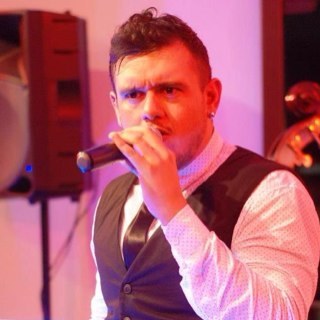 Cantor e compositor paraense com fome de música e sede de viver!