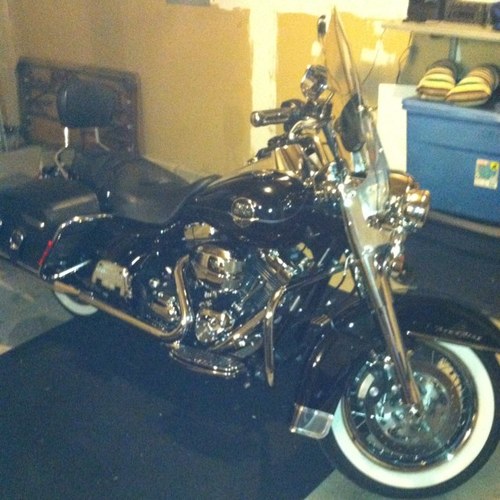 Kuffs312's profile picture. Indiana. Howard Stern junky!! huge Indianapolis Colts and Yankees fan!!!
Love my Harley!!!