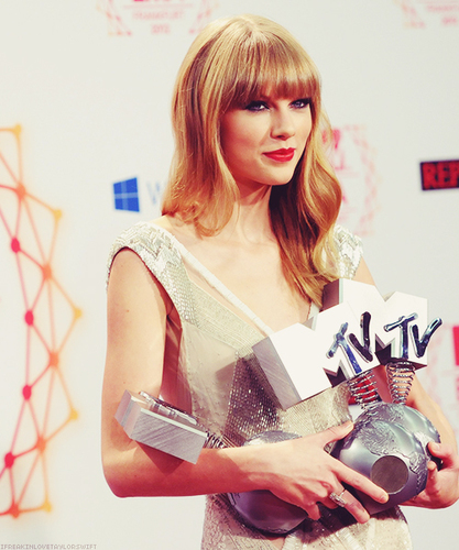 Taylor Swift and Adele slay your favs.