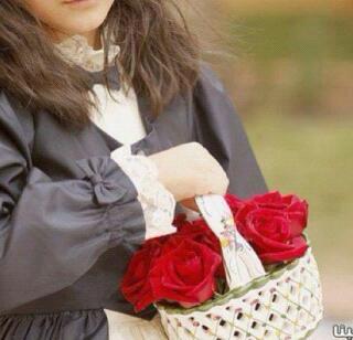 متابعه للمجد.داعية صغيره ..قالو متشدده متحجره لكن هدفي وطموحي اعظم من انظر لهم نظرة شفقه ..لااتابع اصحاب الصور النسائية او الخادشة للحياء..