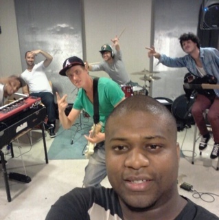 6 artists/producers/musicians that work on albums, do live tours and look fly as fuck...