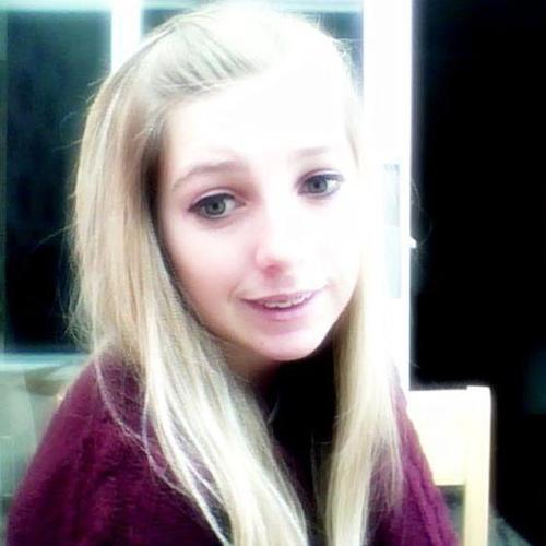 Blonde Hair - Blue Eyes - Amy.
School kid:) 
Bbm - 277CE9A0
Follow me, i will follow back:P
Can Be Shy, But Loud:D