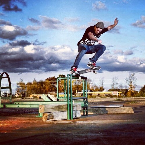 pnutjohnson's profile picture. I am a avid snowboarder/skateboarder livin on the eastcoast. Thetruth artificialproject ifoundhats bataleonsnowboads switchbackbindings iseyewear LRGclothing