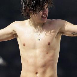mãe de uma directioner, futura sogra de Harry Styles e Niall horan
sigo todos volta XX