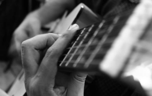 carlosdazrivas's profile picture. Hijo de pampinos. Esposo de una Diosa. Padre de un superhéroe. Periodista de profesión. Profesor de vocación. Músico de pacotilla.