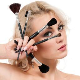Spécialiste du maquillage minéral.Du make up au naturel,tout ce que votre peau demandera. Collection 100% minérale, et collection traditionnelle fashion!