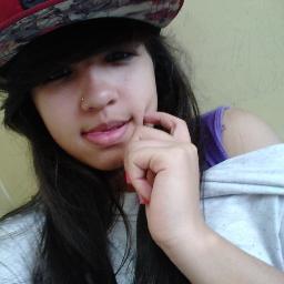 Fazer o que né? se eu sou assim meiga, romantica, maluquinha ,imperfeita , divertida,verdadeira  adoro tirar foto e etc bota etc nisso kkk http://t.co/CY5cS3Ca