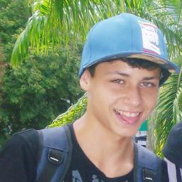 um garot que quer aproveitar o mundo sem nenhum limite'