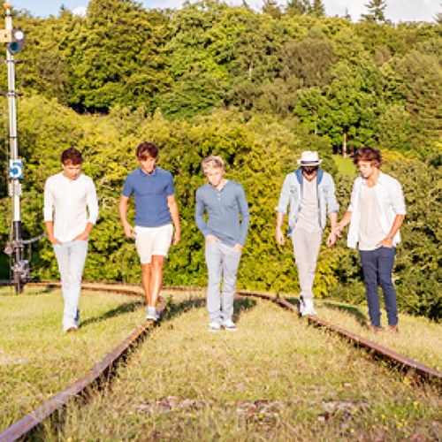 maddi & lauren here(: taken by 4 british boys & an irish! follow us, we follow back! #TeamOneDirection
