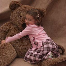 I am a little girl that loves teddy bears!