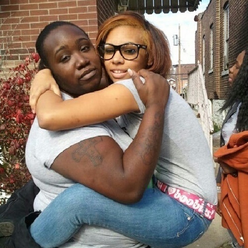 im bout business...get on yo shit hoe follow my daughter @Kiss_Mee_MWAH