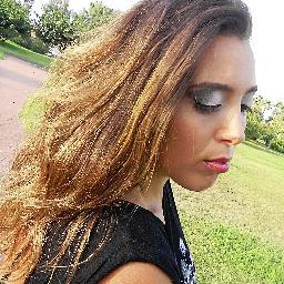Sono una beauty blogger che ama il mondo dei make up, realizzare trucchi e recensire per voi prodotti! Inoltre non posso vivere senza la mia amata JUVENTUS!