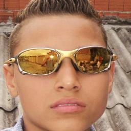 gosto de jogar bola ,gosto muito do meu pai e minha mae, gosto de todos os tipos de musicas,