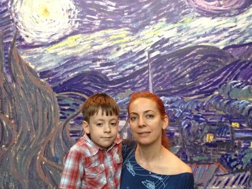 Deniz 'ine ve denize tutkun anne .