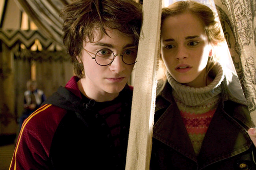 Babuínos Bobocas Balbuciando em Bando
Me encontrem no PotterMore:QueenNewt2551
since:13/11/2012!