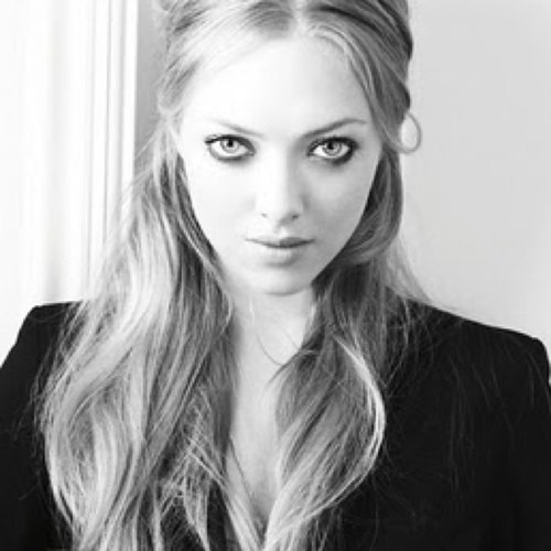 A psychiatrist at Arkham Asylum. I've seen it all--the demented, the hunger for power--but...this other...he's different. [Good!Harley. DC-RP]