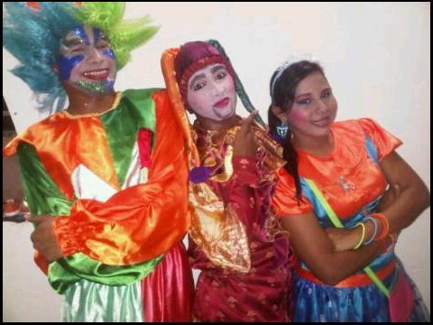Estamos dedicados a la organización y animación de fiestas infantiles,con los mejores servicios de payasit@s, zanquer@s,mimos,decoración,inflables y mucho mas!