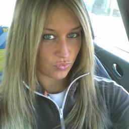 Sotto i banchi faccio ... a tutti quanti! ;) Follow me :*