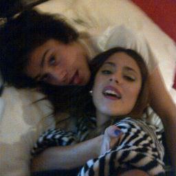 hola soy el hermano de @TinisStoessel miren yo antes no tenia twitter asi que este es el unico miren y si nadie cree estamos todos perdidos che... Besos