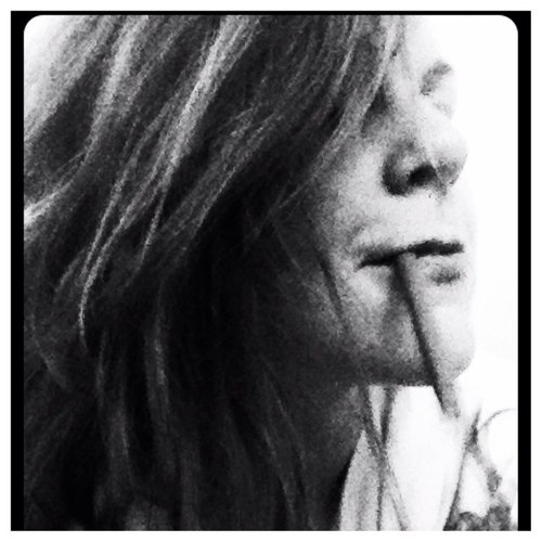 A stoner who just absolutely loves her life.  Spread the love  #stonernation #stonerfamily #teamstoned #teamprettystoner #ANON In love with @thefuckinstoner ❤