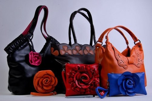 CheriBags's profile picture. Компания ООО «Шери плюс» является одним из ведущих производителей кожгалантереи. Продукцию знают во всех регионах России.