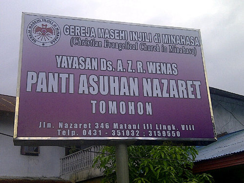 P.A Nazaret Tomohon berada dlm lingkup Gereja Masehi Injili di Minahasa(GMIM),dibwh naungan Yayasan Domenee AZR Wenas unit Sosial.Alamat:Matani III,Kota Tomohon
