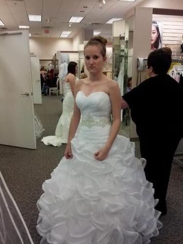 emomiller's profile picture. im a country girl born and raised and thats how it will always be 3