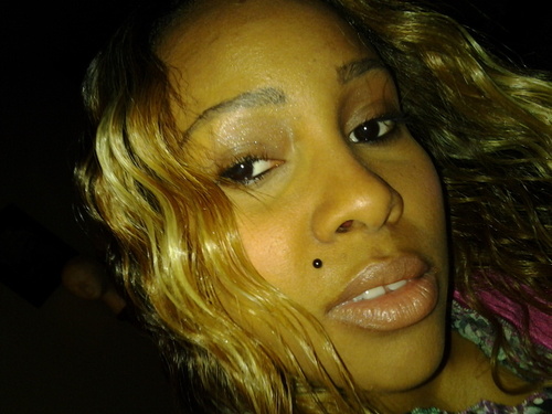 new phone new twitter aint shit changed stil pretty!!!!