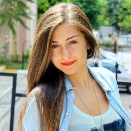19 yaşındayım.Güzelliğim kadar kendime güvenim de tam ;)