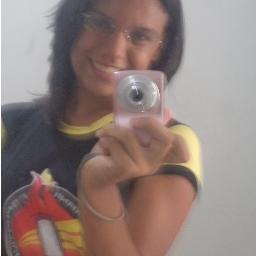 Tenho 13, sou flamenguista,adoro minhas amigas, gosto de #Rebelde e de aproveitar a vida ;)